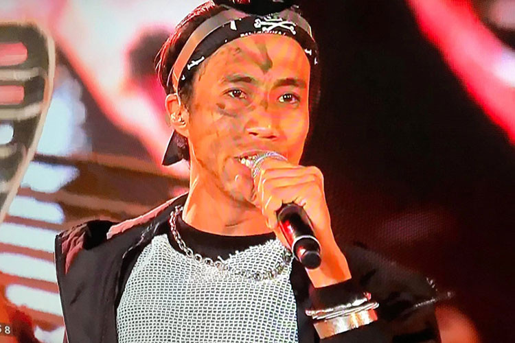 Sao Việt bị tẩy chay vì lùm xùm gần đây nhất là Phạm Anh Khoa. Nam ca sĩ liên tiếp bị các cô gái tố từng gạ tình, thậm chí tấn công tình dục. Ảnh: VTV