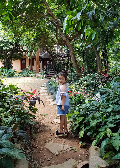 Con gái của Jennifer Phạm ngày càng điệu đà.