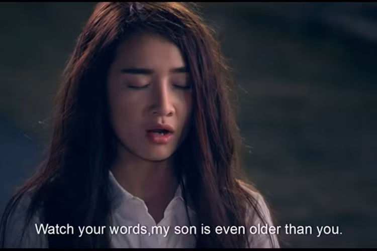 Nhân vật của Nhã Phương trong "Hoán đổi" đã vô tình bị cơn lốc xoáy đánh tráo thể xác với vị võ sư (Việt Hương đóng).