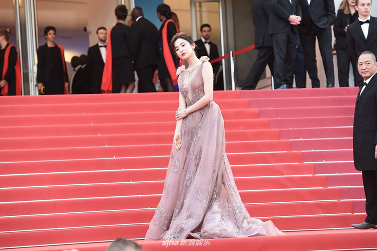 Cổ Lực Na Trát hiện là một trong những tiểu hoa đán của màn ảnh xứ Trung.