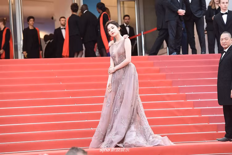 Cổ Lực Na Trát hiện là một trong những tiểu hoa đán của màn ảnh xứ Trung.