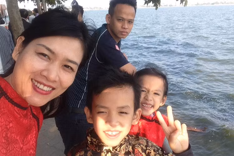 Hà Hương hiện không còn đóng phim. Ngoài đi dạy múa ban ngày, cô hiện kinh doanh một quán nhậu.