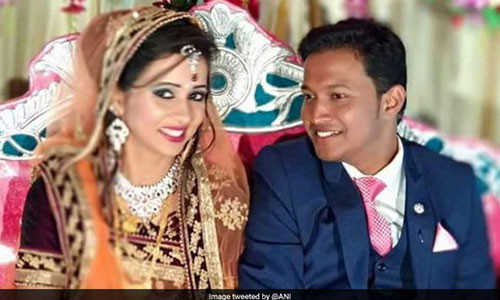 Vợ chồng nạn nhân Soumya Shkhar Sahu. Ảnh: ANI