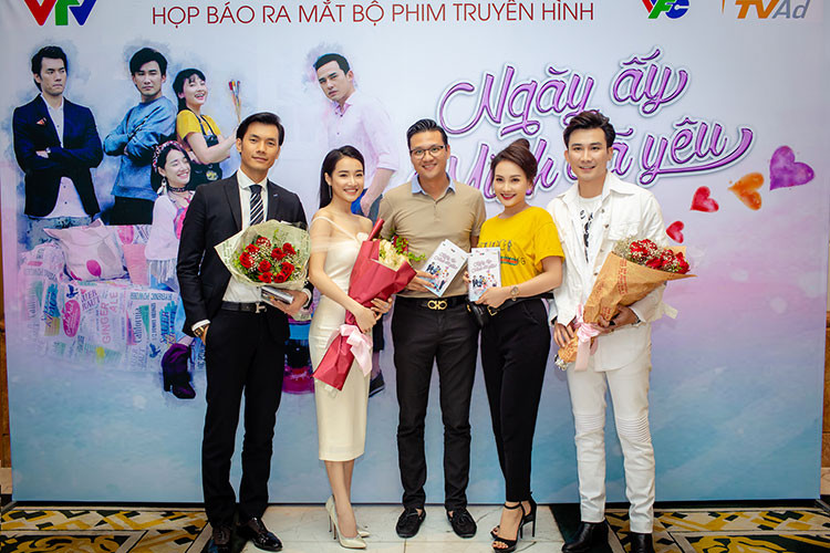 Bảo Thanh và Nhã Phương trở thành tâm điểm của sự chú ý. Trong khi Nhã Phương gợi cảm thì Bảo Thanh mặc kín đáo.