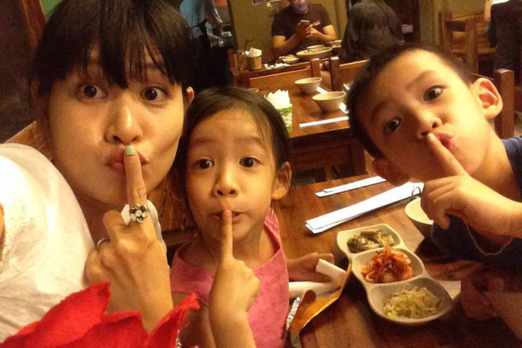 Sau khi bộ phim “Phía trước là bầu trời” hot trở lại sau 17 năm lên sóng, cuộc sống của Hà Hương gây chú ý.