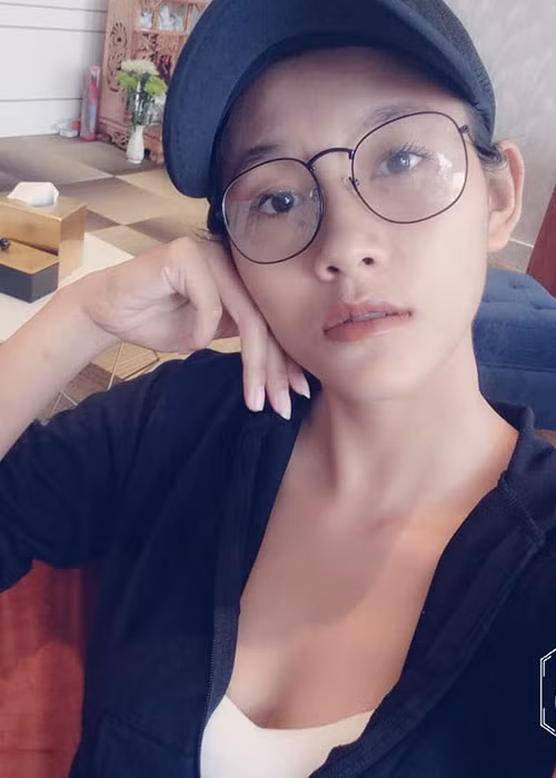 Nữ người mẫu nude cho hay cô hiện vẫn còn bị ám ảnh sau khi bị xâm hại và phải đến bác sĩ tâm lý nhờ giúp đỡ. Ảnh: FBNV