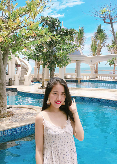 Giọng ca bước ra từ The Voice 2015 quyết định dao kéo bởi tự ti về vòng một khá khiêm tốn. Ảnh: FBNV