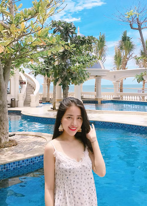 Giọng ca bước ra từ The Voice 2015 quyết định dao kéo bởi tự ti về vòng một khá khiêm tốn. Ảnh: FBNV