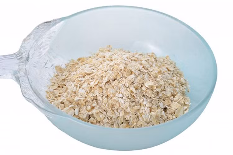 Bột yến mạch ăn liền: Bột yến mạch trộn sẵn là một lựa chọn có vẻ lành mạnh. Nó cũng khá tiện lợi và đơn giản để sử dụng. Tuy nhiên, giống như ngũ cốc, những gói yến mạch này thường có rất nhiều đường, nó hoàn toàn không tốt cho sức khoẻ.