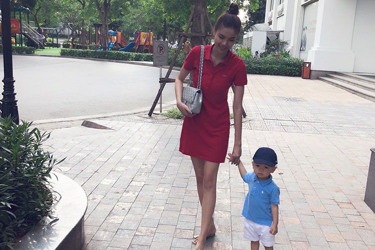 Sao Việt Kỳ Hân và con trai. Nhóc tì đã sắp đi học.