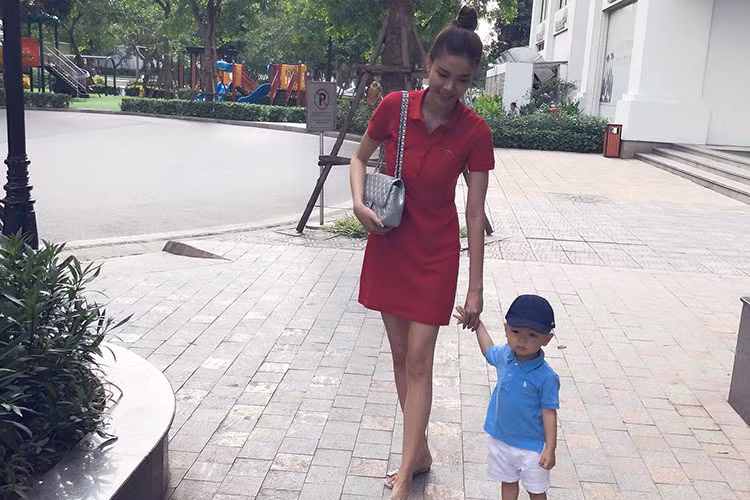 Sao Việt Kỳ Hân và con trai. Nhóc tì đã sắp đi học.