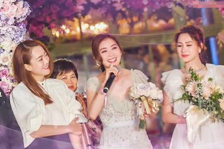 Chung Hân Đồng rưng rưng nước mắt khi cô bạn thân Thái Trác Nghiên gửi lời chúc mừng.