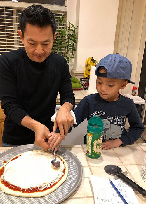 Nửa kia của Thanh Thảo rất yêu thương con trai nuôi của cô - bé Ricky.