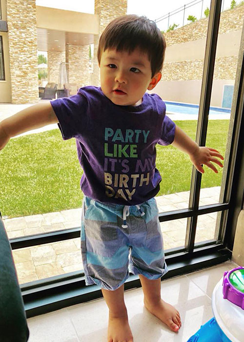 Con trai của Đan Trường ngày càng kháu khỉnh.