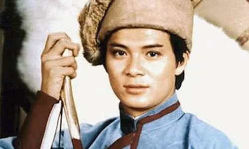 "Quách Tĩnh" Huỳnh Nhật Hoa có cuộc sống lận đận khi về già: Sự nghiệp xuống dốc, vợ bị mắc bệnh ung thư máu.