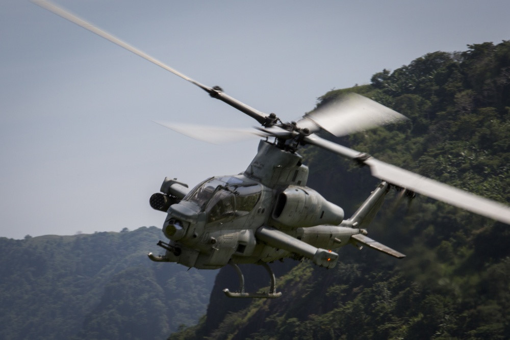 Trực thăng tấn công AH-1Z Viper phối hợp chi viện hỏa lực trên không cho các đơn vị dưới mặt đất. Ảnh: DVIDS.