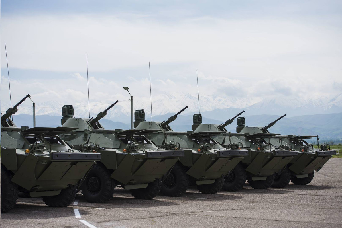 Tuy nhiên ngoài những cải tiến vượt trội trên thì dễ nhận thấy rằng tấm cản nước của BRDM-2M đã bị tháo bỏ, dấu hiệu cho thấy nó đã không còn khả năng bơi, có lẽ do trọng lượng của xe tăng lên khi bổ sung giáp phụ.