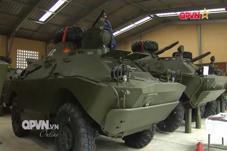 Trái tim của xe là động cơ xăng GAZ-41V-8 công suất 140 mã lực cùng hệ dẫn động 4 x 4 lò xo lá giảm xóc thủy lực cho tốc độ tối đa 100 km/h trên đường tốt hoặc 10 km/h khi bơi, tầm hoạt động lên tới 750 km.