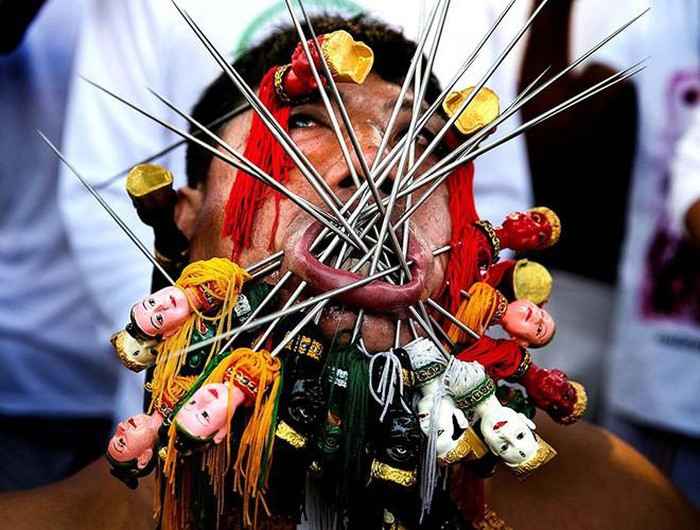 Rợn người trước những nghi lễ đáng sợ trên thế giới Ron nguoi truoc nhung nghi le dang so tren the gioi