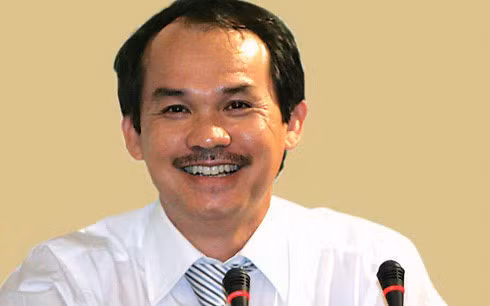  2. Đoàn Nguyên Đức Ông Đoàn Nguyên Đức có biệt danh là Bầu Đức (sinh 1962), quê quán tại xã Nhơn Mỹ, huyện An Nhơn, tỉnh Bình Định. Ông là người Việt nổi tiếng như là một "ông bầu" trong làng bóng đá và là một doanh nhân thành đạt qua thương hiệu nổi tiếng Hoàng Anh - Gia Lai. Năm 2011, ông được Wall Street Journal đánh giá là một trong 30 doanh nhân quyền lực nhất Đông Nam Á. Ảnh: VOV.