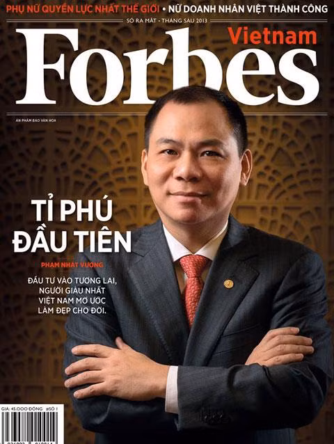  1. Phạm Nhật Vượng Chủ tịch HĐQT Tập đoàn Vingroup Phạm Nhật Vượng sinh ngày 5/8/1968, là một doanh nhân người Việt Nam. Ông được xem là vị tỷ phú đô la Mỹ đầu tiên trên sàn chứng khoán Việt Nam từ ngày 7/3/2011 với giá trị tổng tài sản lên đến khoảng 21.200 tỷ đồng Việt Nam tương đương 1 tỷ đô la Mỹ tại thời điểm đó (1 tỷ đô la bằng 20.000 tỷ đồng). Ảnh: Đất Việt.