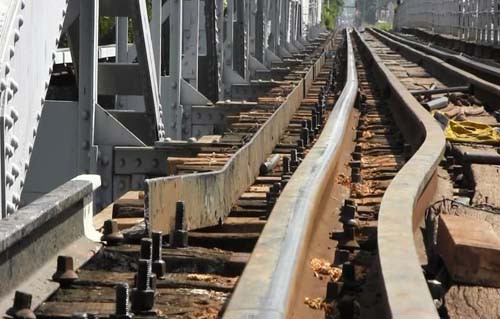 TP HCM: Sa lan dam lech duong sat, cac doan tau te liet