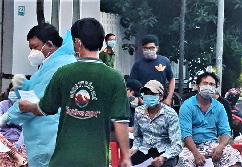 Những cặp đôi trả giá đắt vì “hẹn hò” vi phạm phòng, chống dịch COVID-19 Nhung cap doi tra gia dat vi “hen ho” vi pham phong, chong dich COVID-19