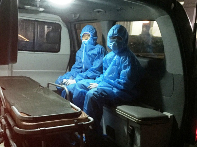  Vượt cả trăm km vào Thanh Hóa thăm bạn gái quen trên Facebook: N.M.H. (15 tuổi, ngụ thị trấn Lai Cách, huyện Cẩm Giàng, Hải Dương) và L.X.K. (12 tuổi, ngụ huyện Gia Lâm, TP Hà Nội) có quen một bạn gái ở xã Cẩm Châu, huyện Cẩm Thủy (Thanh Hóa) qua mạng xã hội Facebook. Cả 2 đi xe máy về xã Cẩm Châu để thăm bạn gái. Tại địa phương, H. và K. đã đi cầm cố xe máy để lấy tiền tiêu xài và chơi game thì bị lực lượng chức năng phát hiện và đưa đi cách ly ngày 18/2.