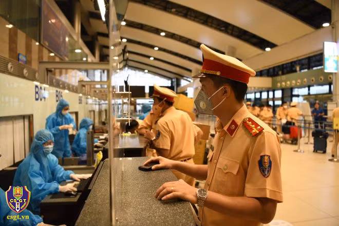 Mỗi cán bộ chiến sĩ tham gia thực hiện nhiệm vụ lần này phải cố gắng hết sức, hoàn thành xuất sắc nhiệm vụ được giao để góp phần vào thành công trong công tác kiểm soát, ngăn chặn, đẩy lùi dịch bệnh COVID-19 đang có diễn biến phức tạp tại TP.HCM và các tỉnh phía Nam.