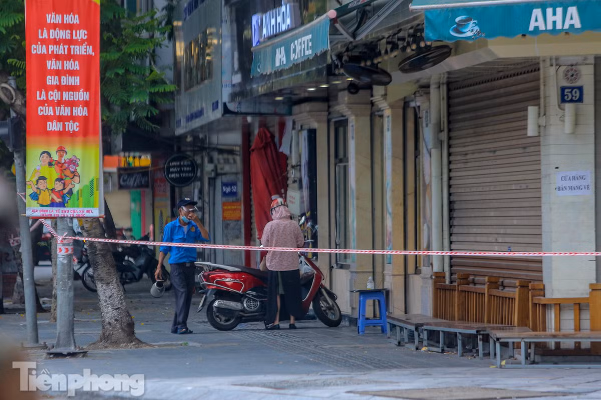 Việc giăng dây cũng như một lời nhắc nhở đối với mọi người trong việc thực hiện 5K khi giao tiếp.