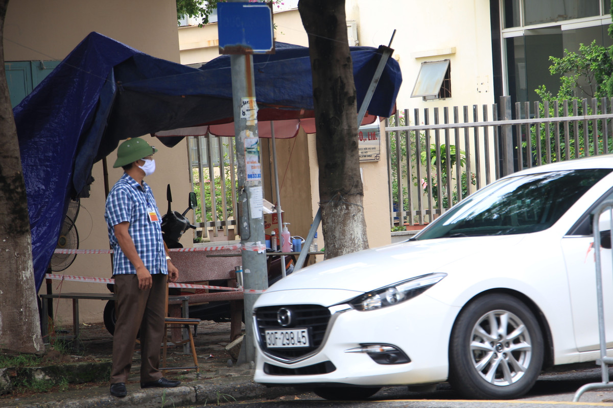 Các xe tư nhân vẫn ra vào khá thoải thái tại cụm công nghiệp có 6 trường hợp dương tính.