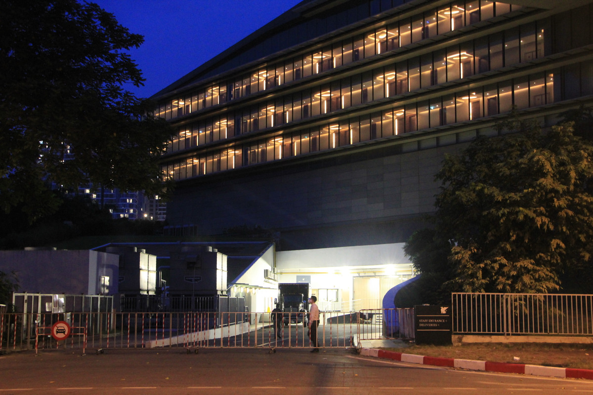 Ở các cổng ra vào của khách sạn JW Marriott đều có lực lượng an ninh canh gác cẩn mật.