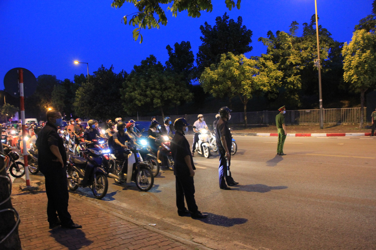 An ninh trật tự được thiết lập nghiêm ngặt tại khu vực khách sạn JW Marriott.