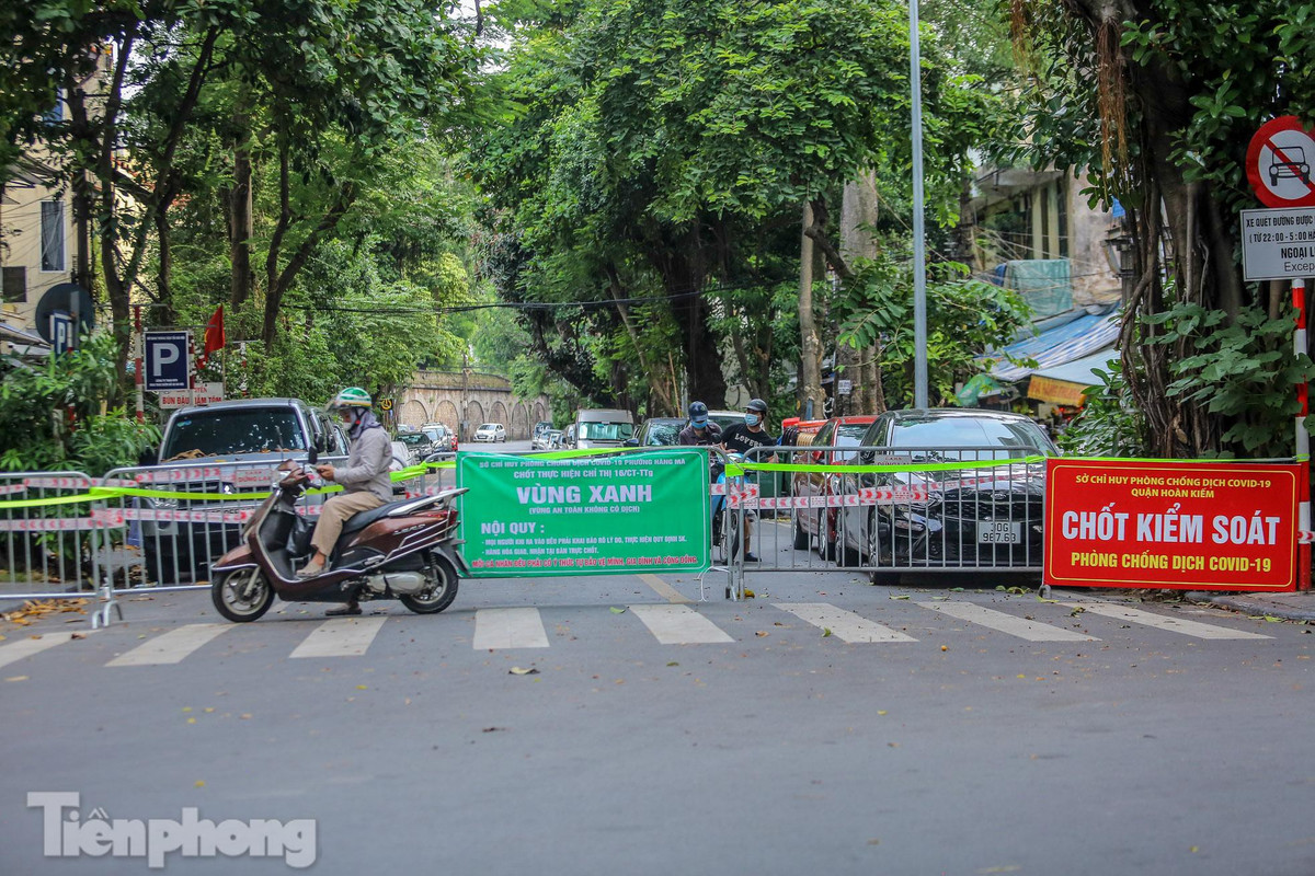 Tại quận Hoàn Kiếm, nhiều "vùng xanh" được thiết lập trên nhiều con phố, ngõ nhỏ, khu dân cư, chợ, tòa nhà... 