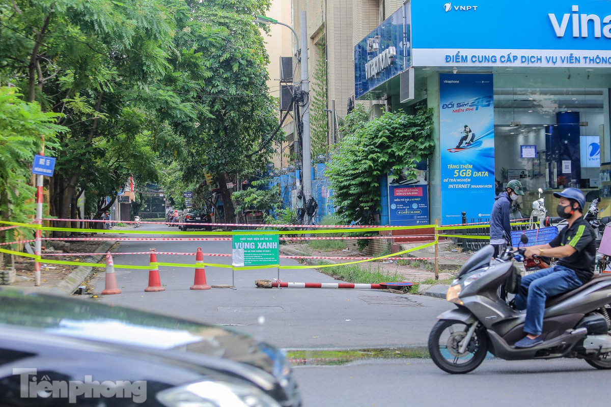 Nơi có sắt dùng sắt, nơi có gỗ dùng gỗ, thậm chí là cành cây, dây giăng để lập chốt "vùng xanh".