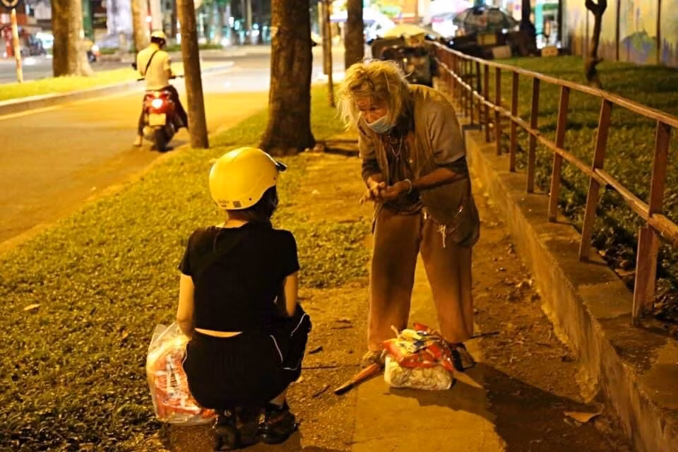 Do đó, chính quyền TP. HCM cũng rất mong những đối tượng là người vô gia cư, người lao động nghèo, cơ nhỡ, lang thang chủ động và thực hiện quy định. Không vì những lý do cá nhân mà từ chối hoặc cố tình không tuân thủ sự chỉ đạo của chính quyền.