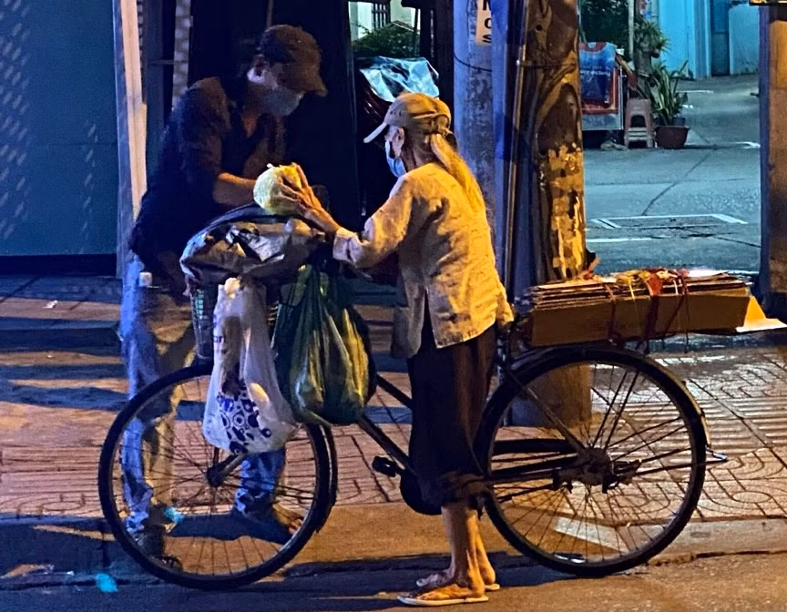 Với những động thái quyết liệt, đúng trọng tâm, đúng đối tượng, hy vọng TP. HCM sẽ nhanh chóng ổn định tình hình, đẩy lùi dịch bệnh, đưa cuộc sống trở lại bình thường. (Ảnh: Vietnamnet)