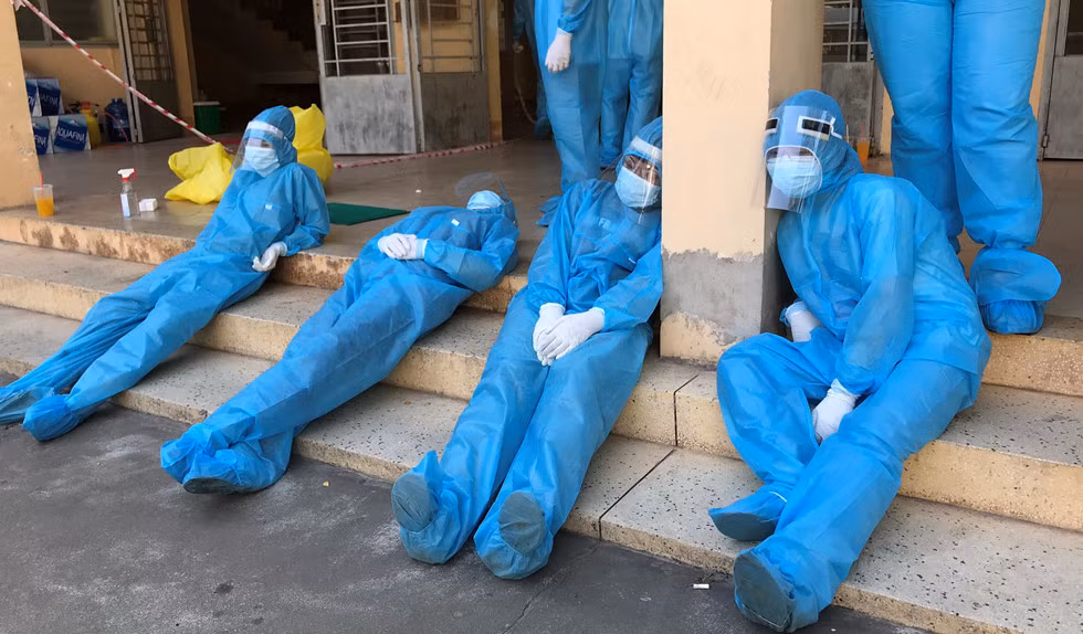 Y bac si chong dich tu vong do COVID-19 co duoc truy phong liet si?-Hinh-2