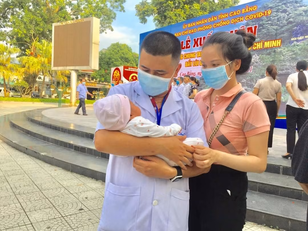 Y bac si chong dich tu vong do COVID-19 co duoc truy phong liet si?