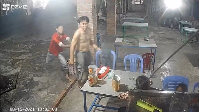 Chem nguoi hang xom suyt chet de… tra “moi thu” 10 nam truoc-Hinh-3