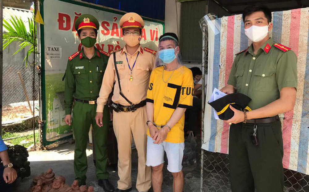 Nam thanh nien nem da chot kiem dich