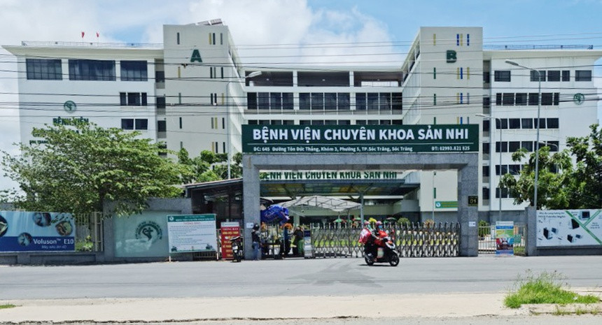  Xử lý nghiêm vụ bác sĩ nhiễm nCoV sau khi vượt chốt về quê: Ngày 8/8, Bệnh viện Chuyên khoa Sản - Nhi tỉnh Sóc Trăng nhận được kết quả xét nghiệm âm tính SARS-CoV-2 lần đầu đối với 310 người là F1 và F2 của bác sĩ mắc COVID-19. Nam bác sĩ 29 tuổi này công tác tại khoa Ngoại nhi, đã được chuyển đến Bệnh viện 30/4 để cách ly, điều trị. Chủ tịch UBND tỉnh Sóc Trăng khẳng định sẽ xử lý nghiêm vụ bác sĩ vượt chốt kiểm soát dịch COVID-19 này.