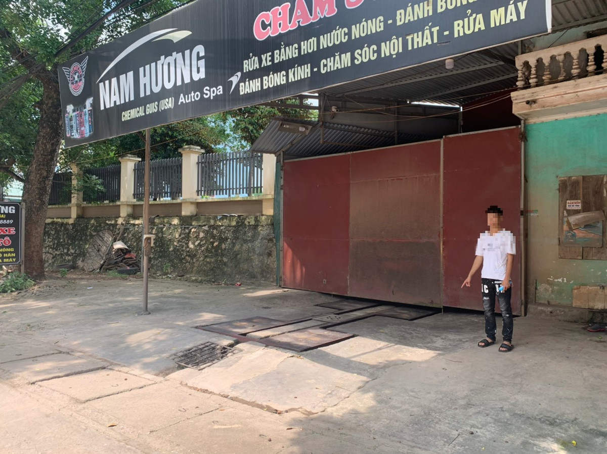 Kinh hoang nhom thanh nien dung dao phong lon truy sat doi phuong