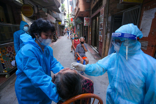 Ha Noi co the phai gian cach xa hoi them it nhat 1 tuan