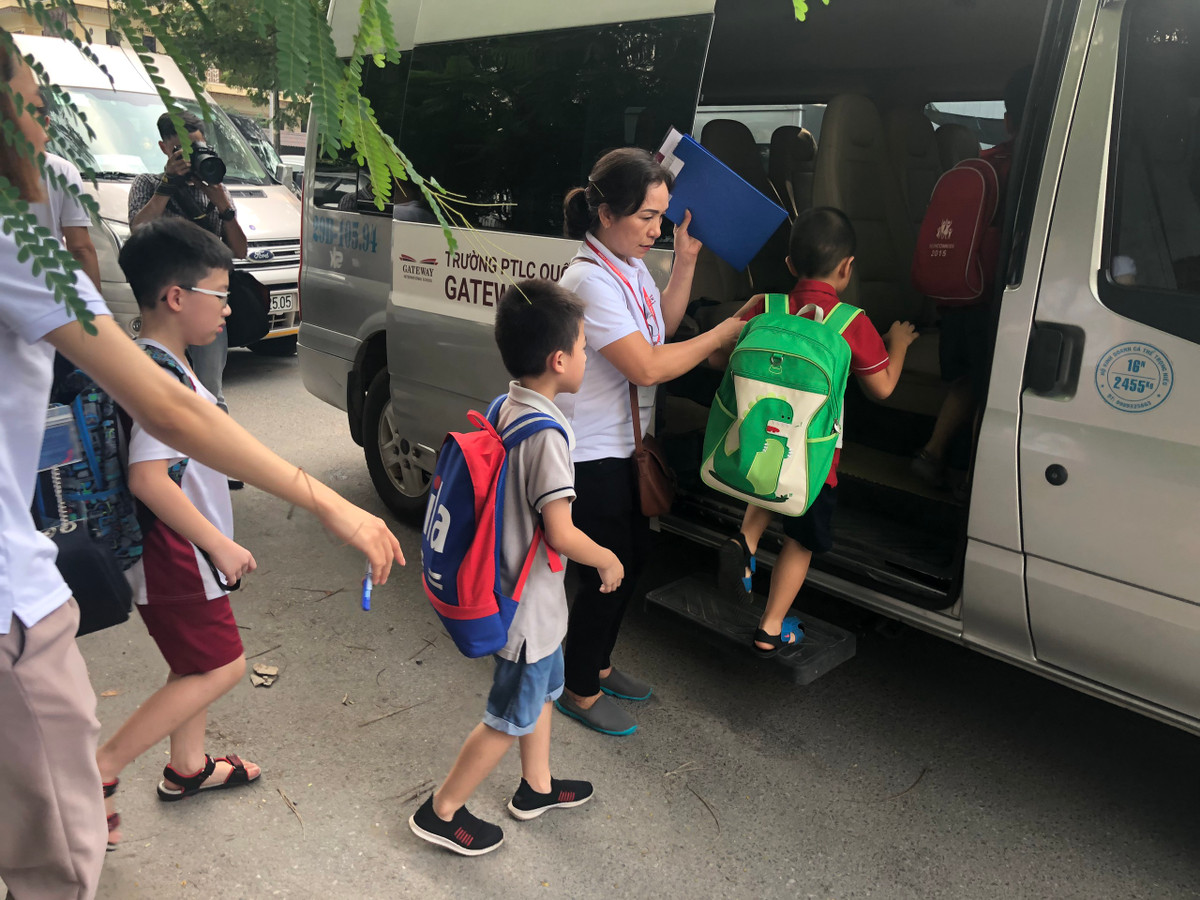 Tre Ha Noi ve que bi ket lai do COVID -19 se hoc the nao?-Hinh-2