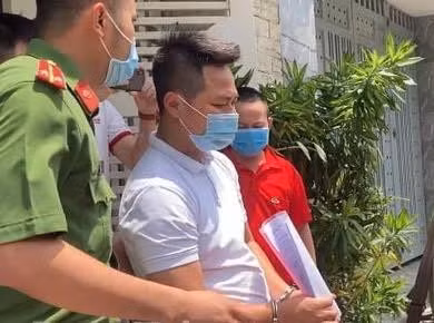  Chiếm đoạt 100 tỷ bằng dự án "ma": Ngày 9/5/2021, Công an tỉnh Đồng Nai khởi tố bị can, bắt tạm giam đối với Hà Huy Huyền, Phạm Thành Lộc, Lê Hữu Trung - Công ty cổ phần bất động sản nhà đất Đồng Nai. Các đối tượng đã cùng Đỗ Sơn Tùng (Giám đốc) huy động tiền của khách hàng, nhận chuyển 10 thửa đất nông nghiệp lập nhiều dự án khu dân cư. Sau đó ký hợp đồng đặt cọc thu về hơn 100 tỷ đồng.