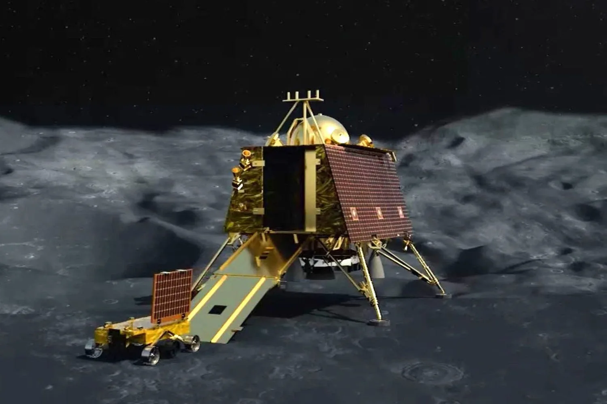 Ngày 23/8/2023, Ấn Độ đã ghi dấu ấn lịch sử khi tàu đổ bộ Chandrayaan-3 hạ cánh thành công lên cực nam của Mặt Trăng. Đây là lần đầu tiên một quốc gia thực hiện thành công việc hạ cánh tại khu vực này, đánh dấu bước tiến quan trọng trong cuộc đua khám phá không gian.