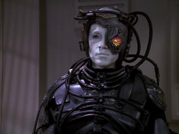 8. Borg (Star Trek): Borg là một loài sinh vật nửa người nửa máy trong loạt phim "Star Trek". Chúng không chỉ mạnh mẽ về thể chất mà còn có khả năng đồng hóa các loài khác, biến họ thành một phần của tập thể Borg. Khả năng thích ứng nhanh chóng với mọi công nghệ và khả năng đồng hóa không ngừng khiến Borg trở thành một trong những kẻ thù đáng sợ nhất mà Liên bang Vũ trụ phải đối mặt.(Ảnh:Wikipedia)