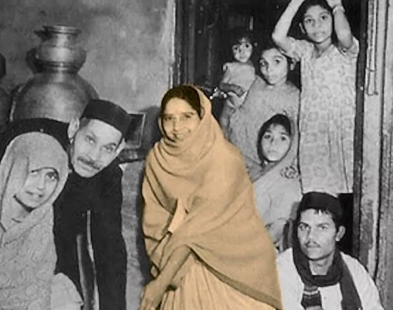 Các nhà nghiên cứu và chính trị gia, bao gồm Mahatma Gandhi, cũng không thể giải thích sự kiện này. (Ảnh: Original Christianity)