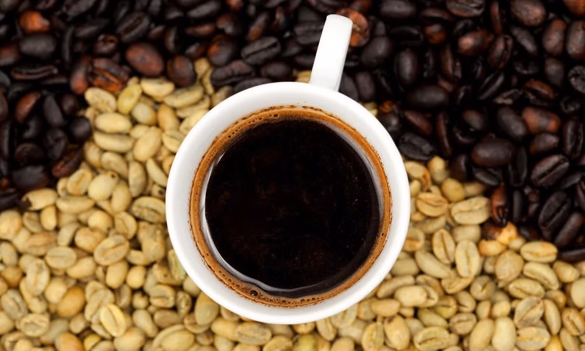 5. Cà phê: Nguồn gốc của cà phê được truy nguyên về Ethiopia, nhưng chính người Hồi giáo ở Yemen vào thế kỷ XV đã trồng trọt, chế biến và phổ biến thức uống này. Cà phê nhanh chóng lan rộng khắp thế giới Hồi giáo, trở thành một phần không thể thiếu trong văn hóa và xã hội, trước khi du nhập vào châu Âu và toàn cầu.(Ảnh: Peach Coffee Roasters)